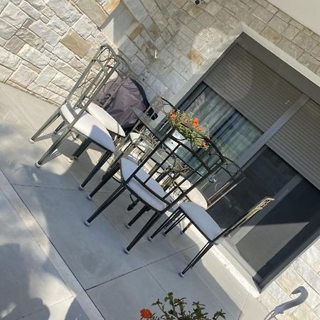 Villa Theodora In Front Of The Sea Hanioti Exterior photo